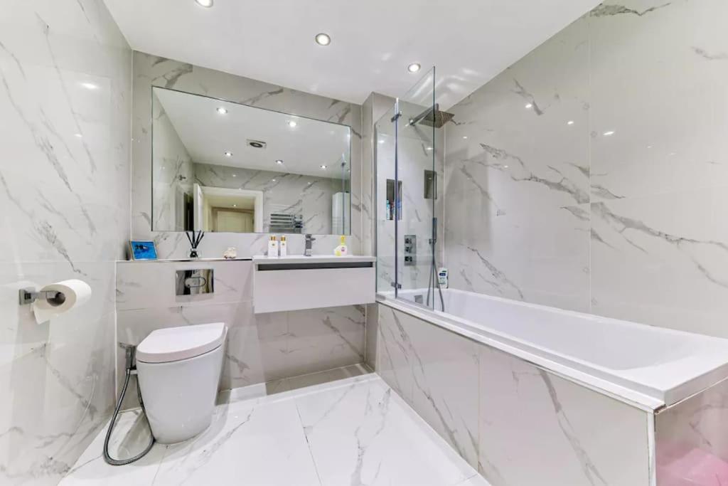 Leyla's Stunning London