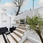 Leyla\'S Stunning London Home