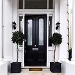 Leyla\'S Stunning London Home