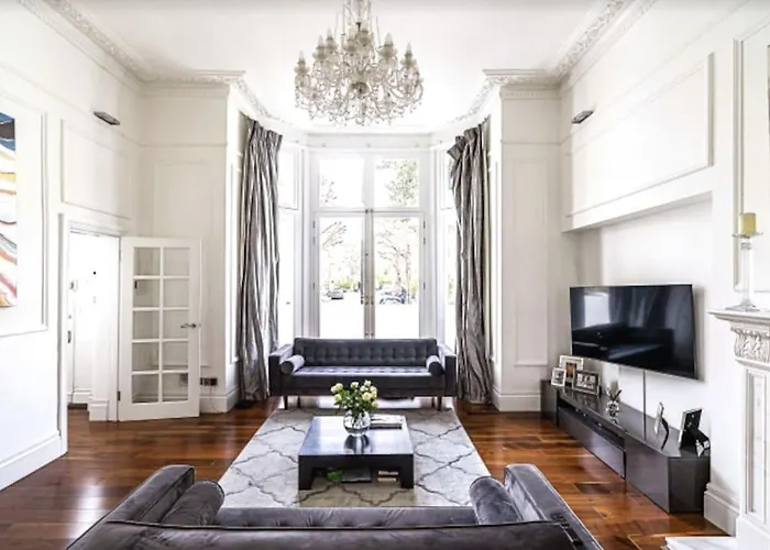 Leyla\'S Stunning London Home