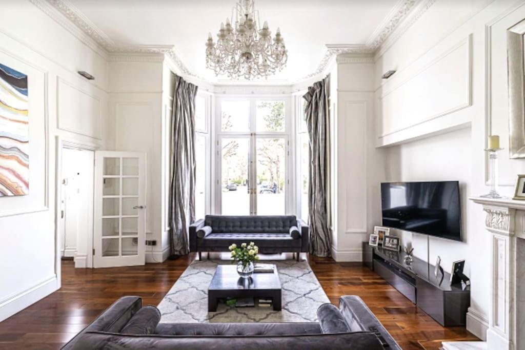 Appartamento Leyla's Stunning Londra